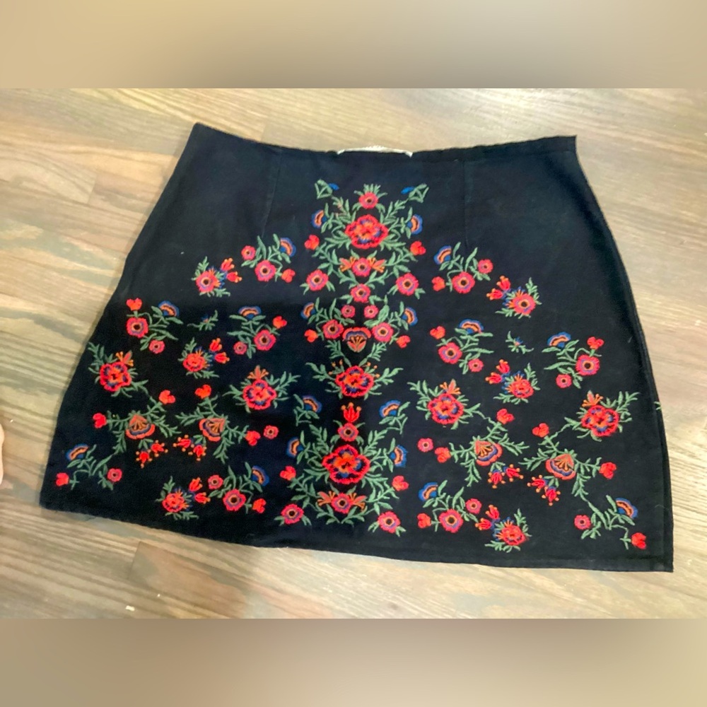 Zara Basic Embroidered Zara Mini Skirt